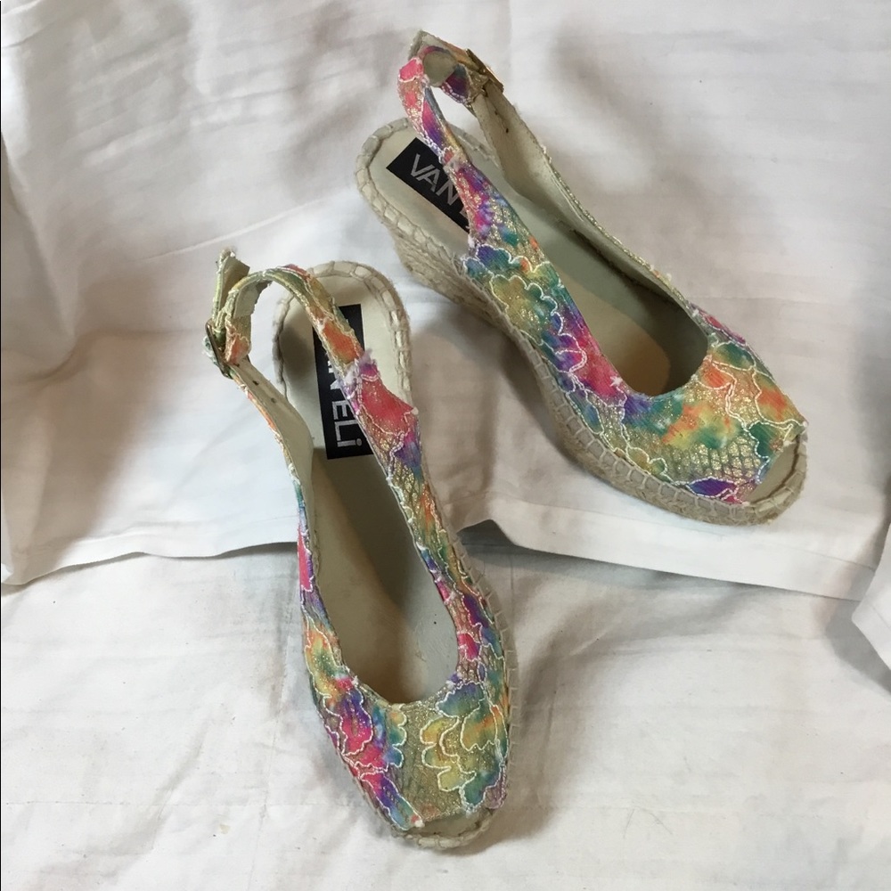 Van Eli cloth flower print wedges, 3” wedges, size 6, -LAST CALL